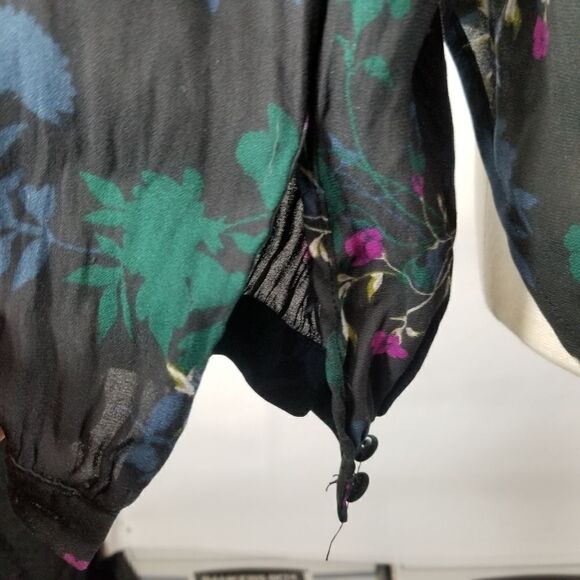 TORRID Size 0. Peasant style blouse. BLACK, GREEN. - Picture 9 of 13